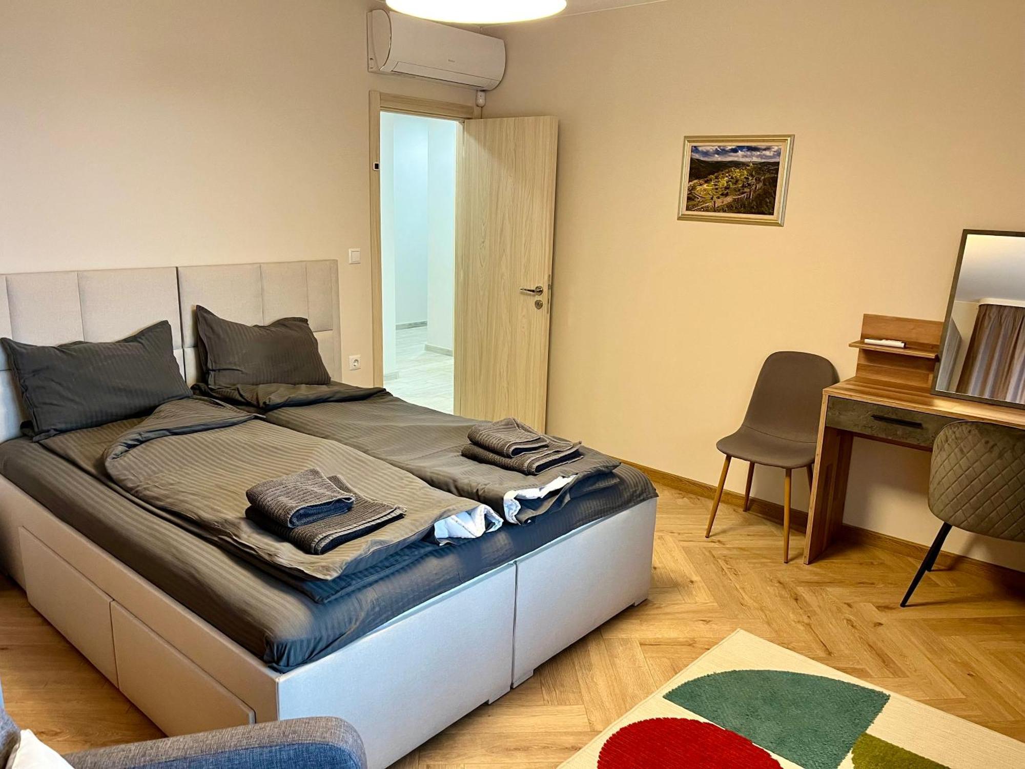 Parkview Luxury In City Center 8 Veliko Tărnovo Esterno foto